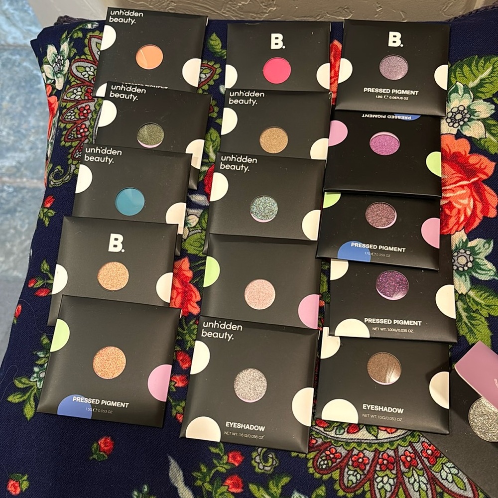 Unbidden Beauty NWT Eyeshadows You Get 15!
